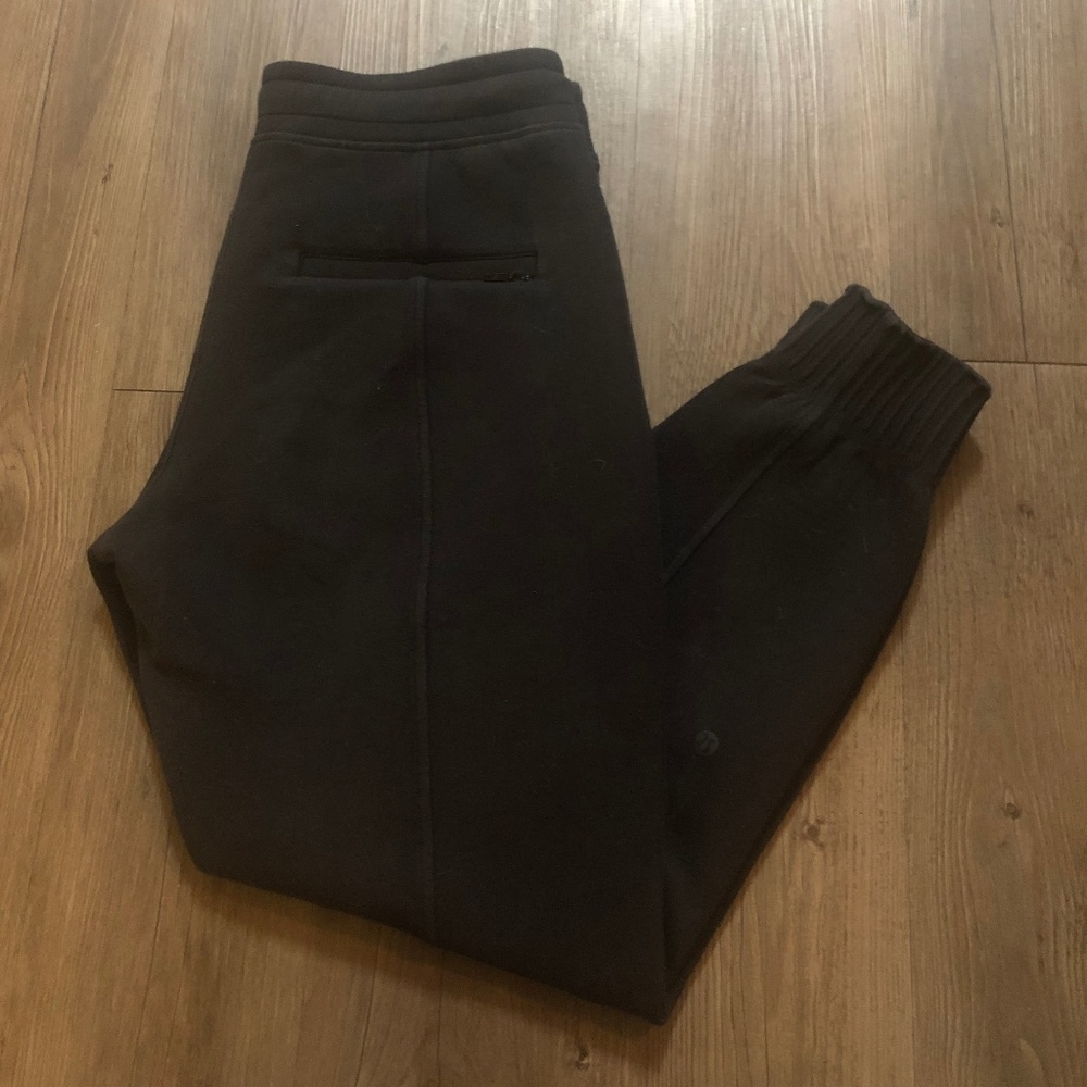 Lululemon - Black Sweatpant Jogger - Size 8